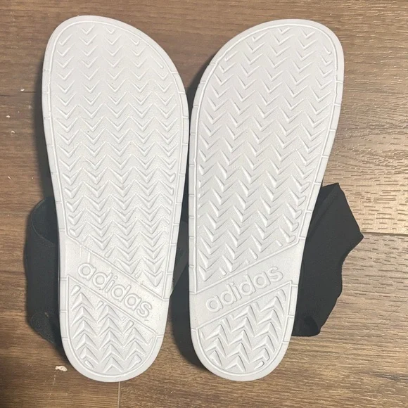 Adidas Adilette Sandal, woman’s 9 NWT - Picture 3 of 3